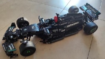 PETRONAS F1 LEGO